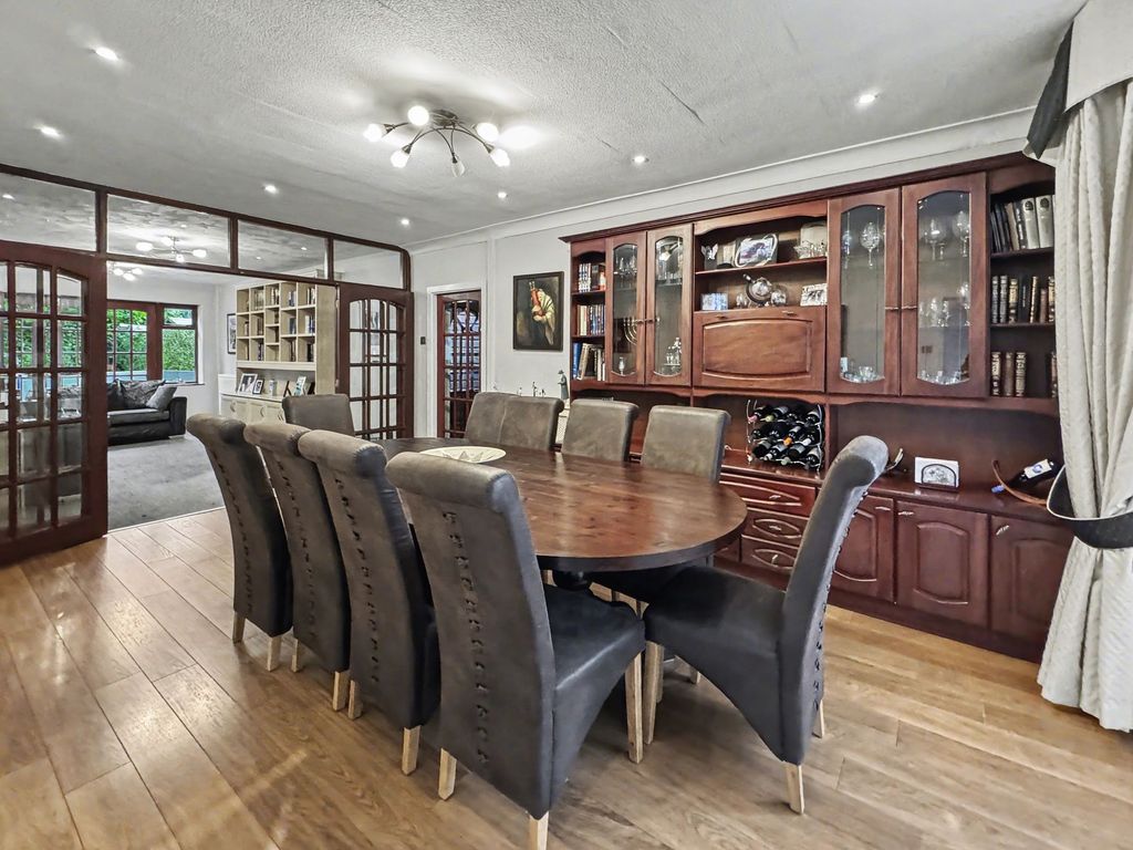 Property photo 3 of 35