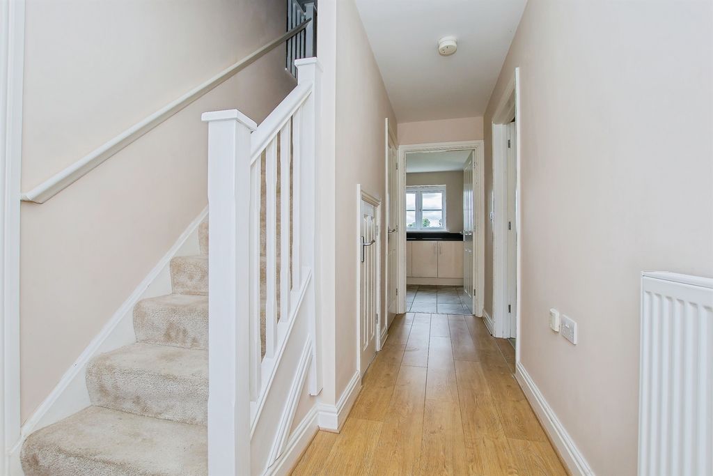 Property photo 2 of 21 Entrance Hall