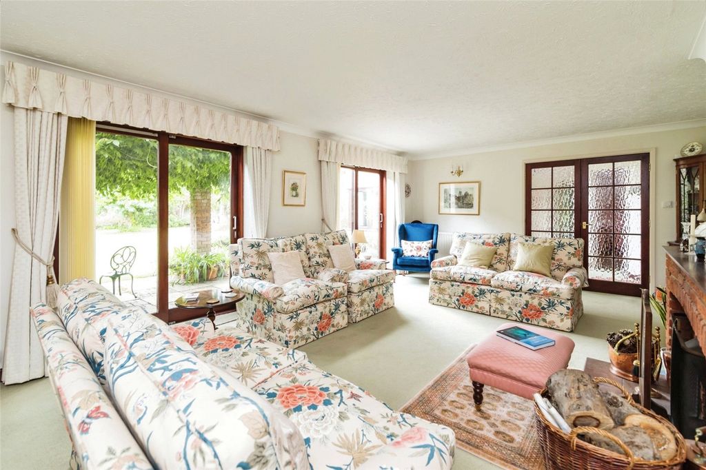 Property photo 3 of 27 Sitting Room