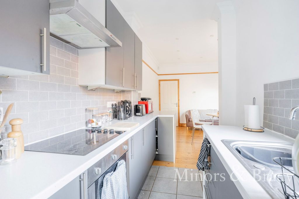 Property photo 2 of 21