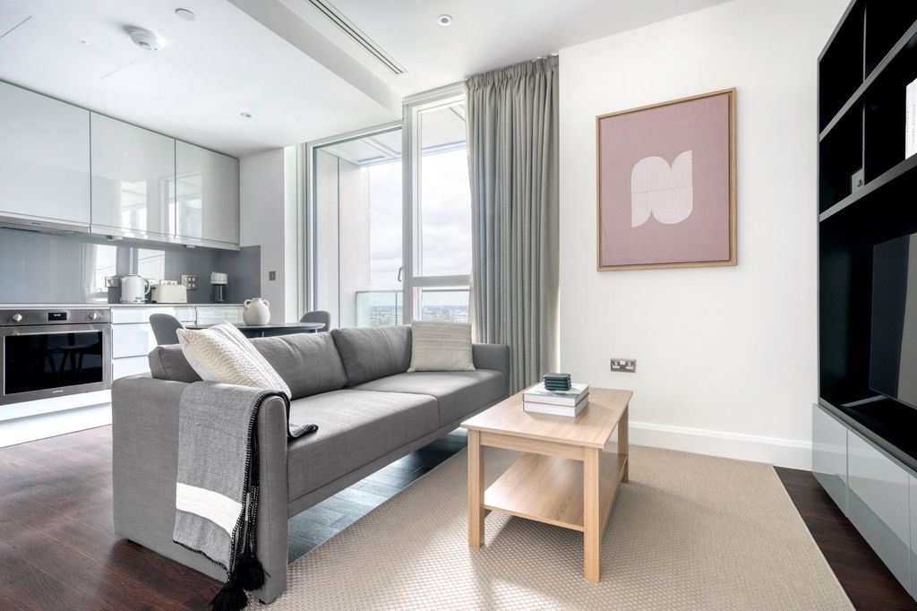 Property photo 1 of 42 Living Room