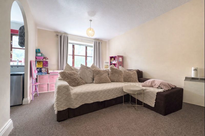 Property photo 2 of 9 Photo 3