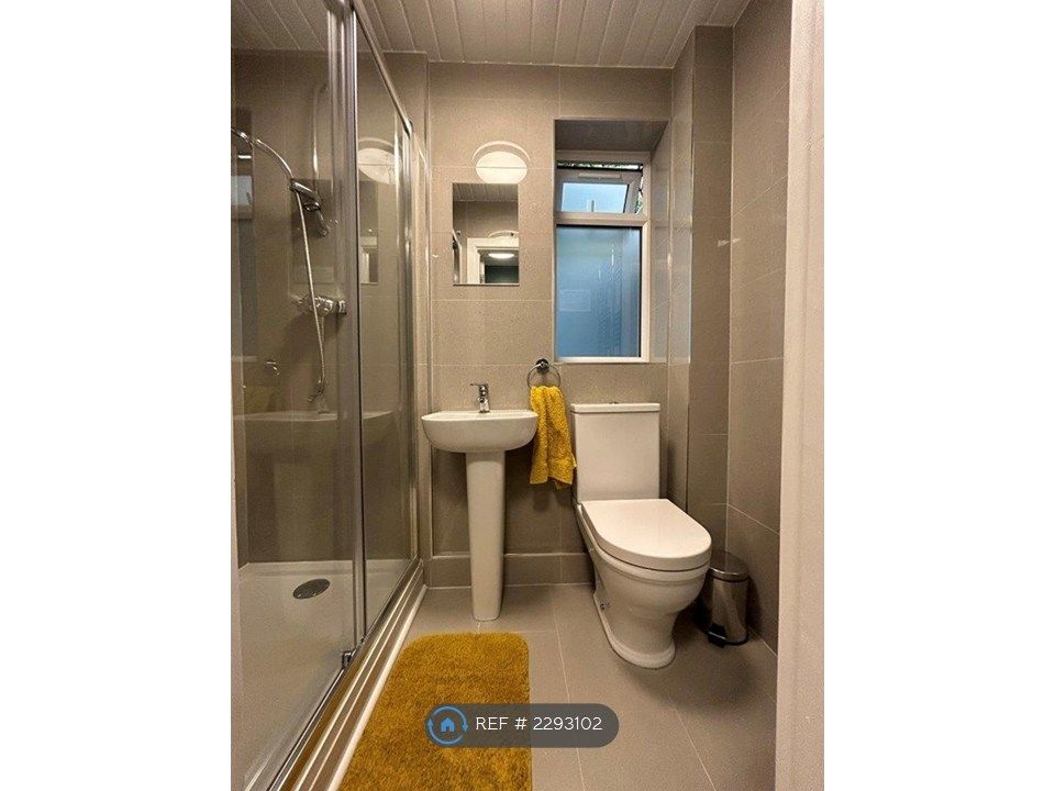 Property photo 1 of 35 Second Shower Room