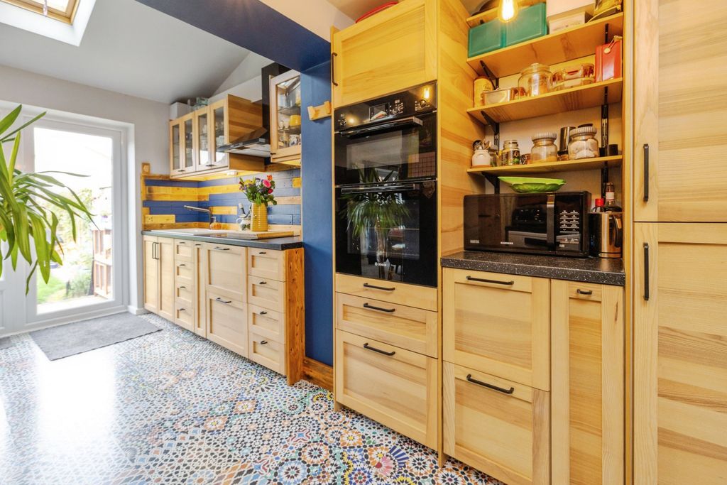 Property photo 3 of 20 2025-11-03-10Stirlingway018