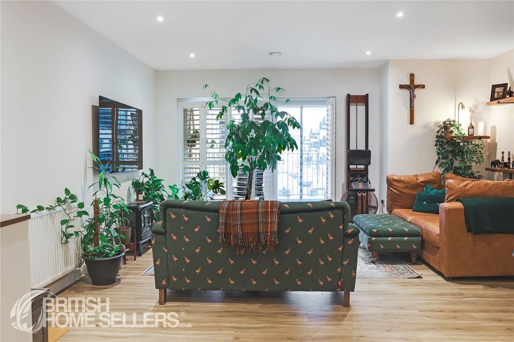 Property photo 2 of 14 Picture No. 08