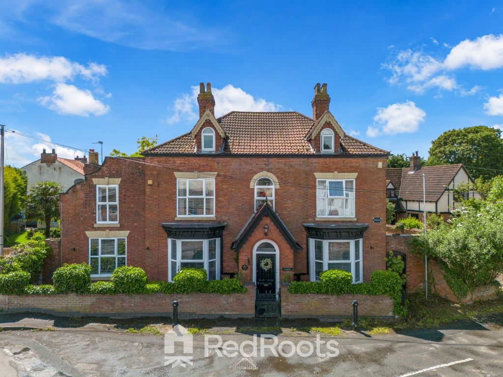 Property photo 2 of 58 4438342