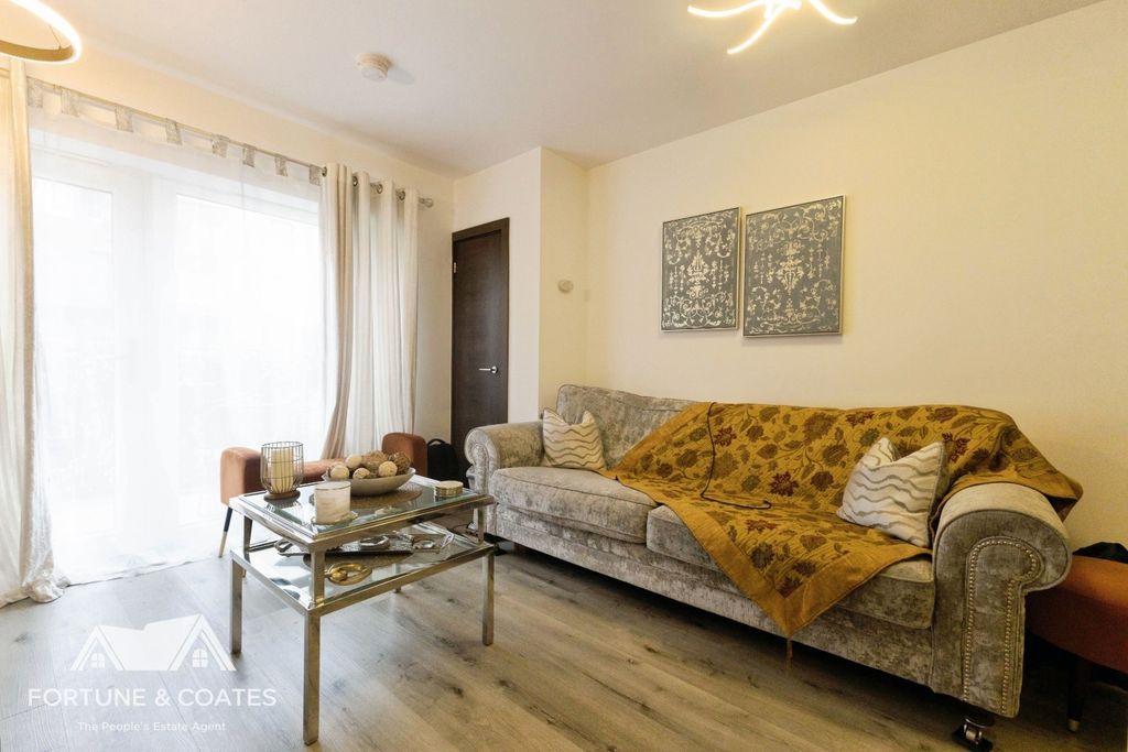 Property photo 3 of 13 Pbox-Img.Jpg