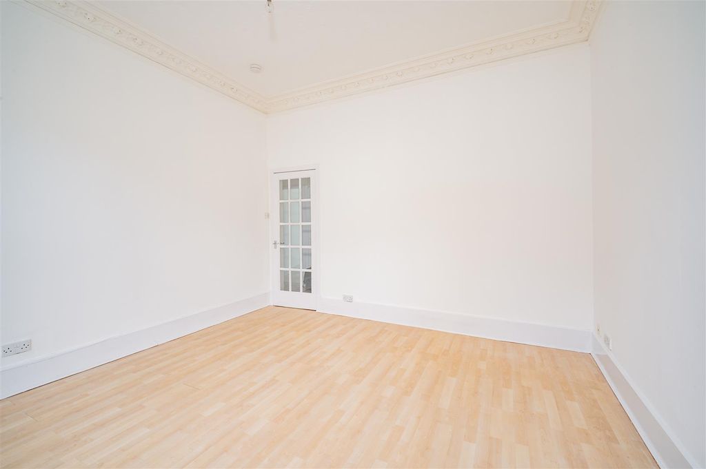 Property photo 3 of 16 Flat B 11 Dudhope Street Dundee-6.Jpg