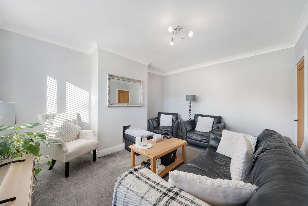 Property photo 2 of 33