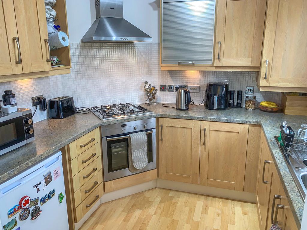 Property photo 3 of 8 Kitchen