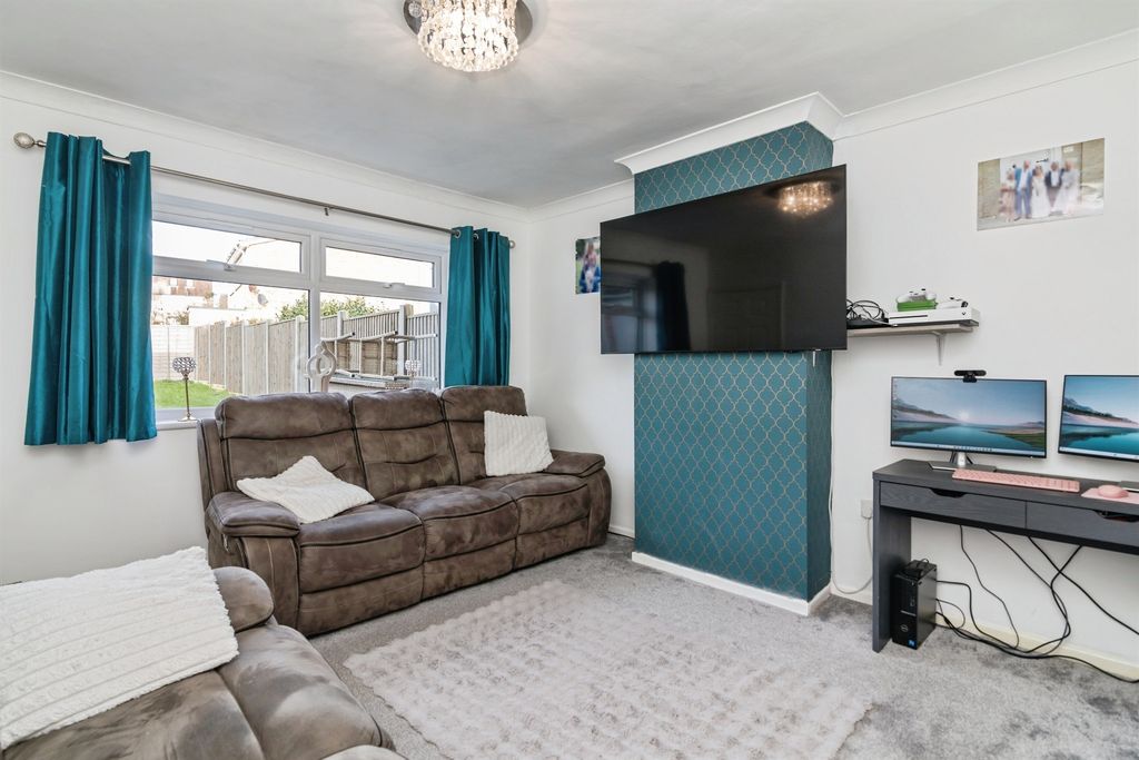 Property photo 2 of 20