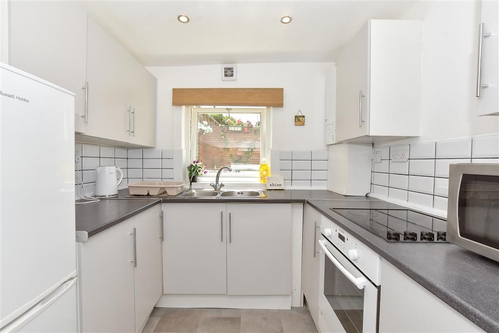 Property photo 3 of 9 Kitchen