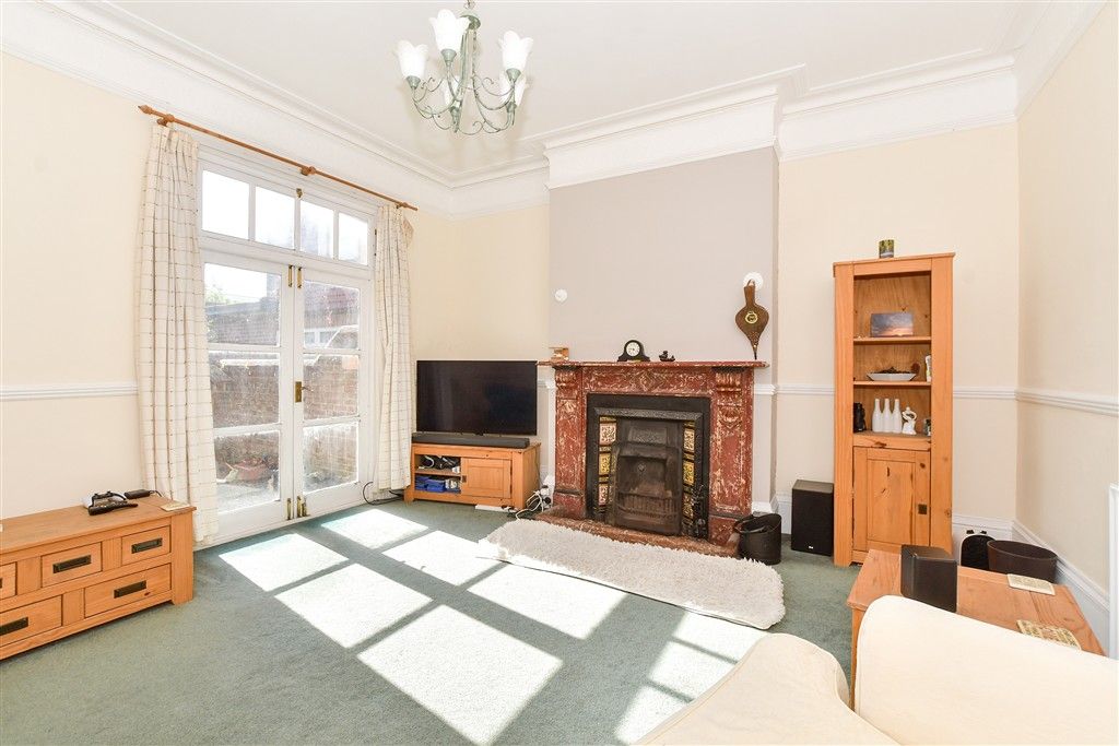 Property photo 3 of 16 Lounge