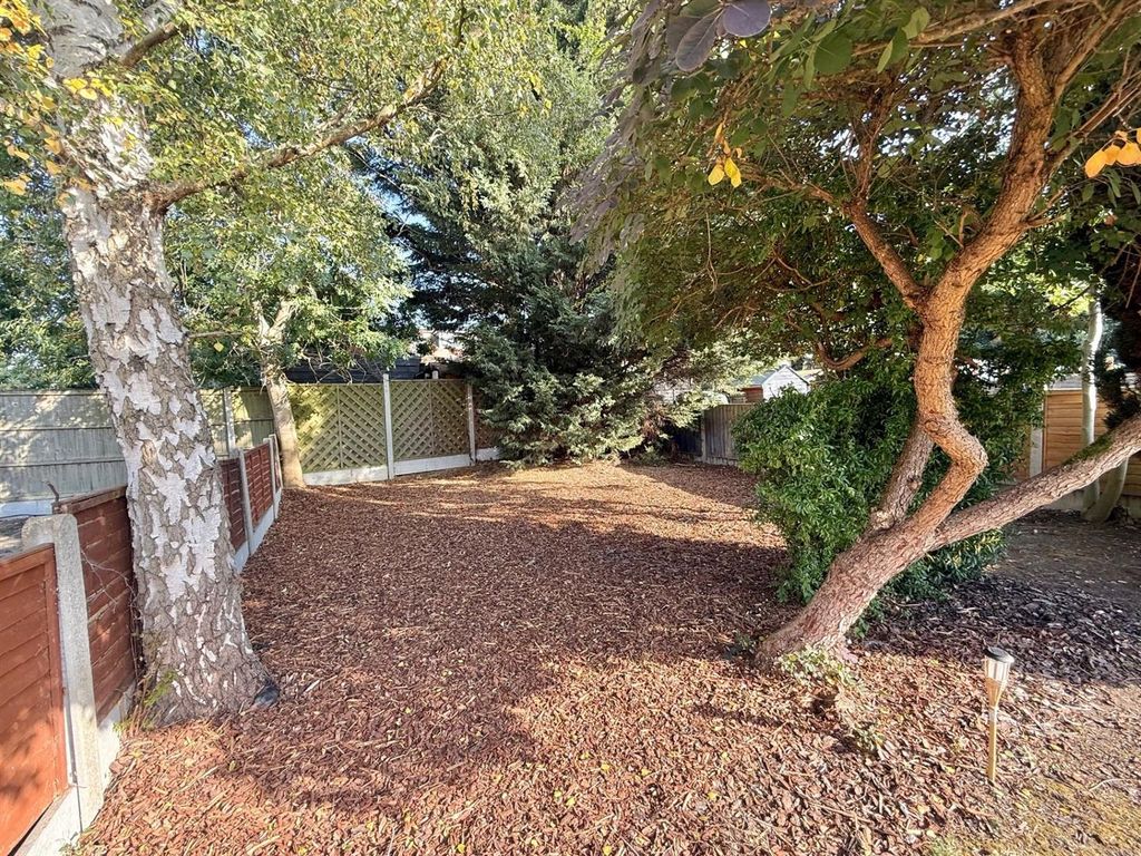 Property photo 3 of 21 Garden.Jpg