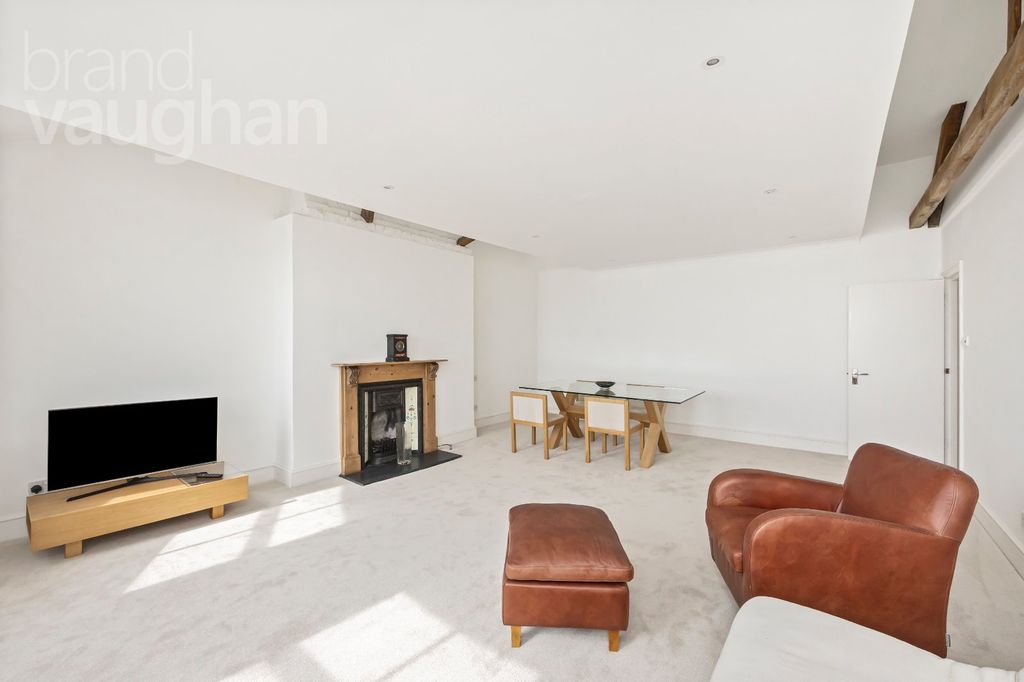 Property photo 3 of 20 Picture 3