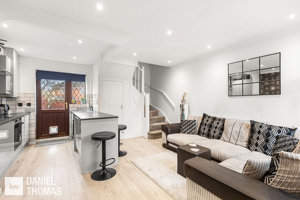 Property photo 2 of 20