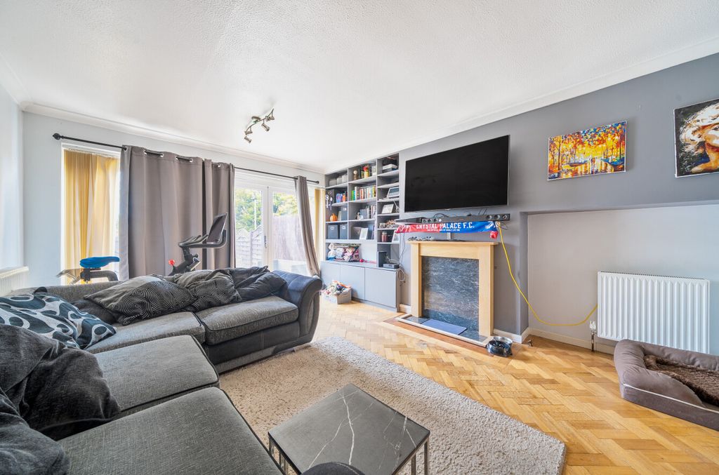 Property photo 2 of 18 1369959-14-690202...