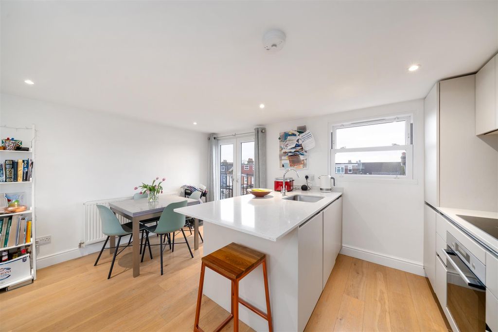 Property photo 2 of 10 Kitchen