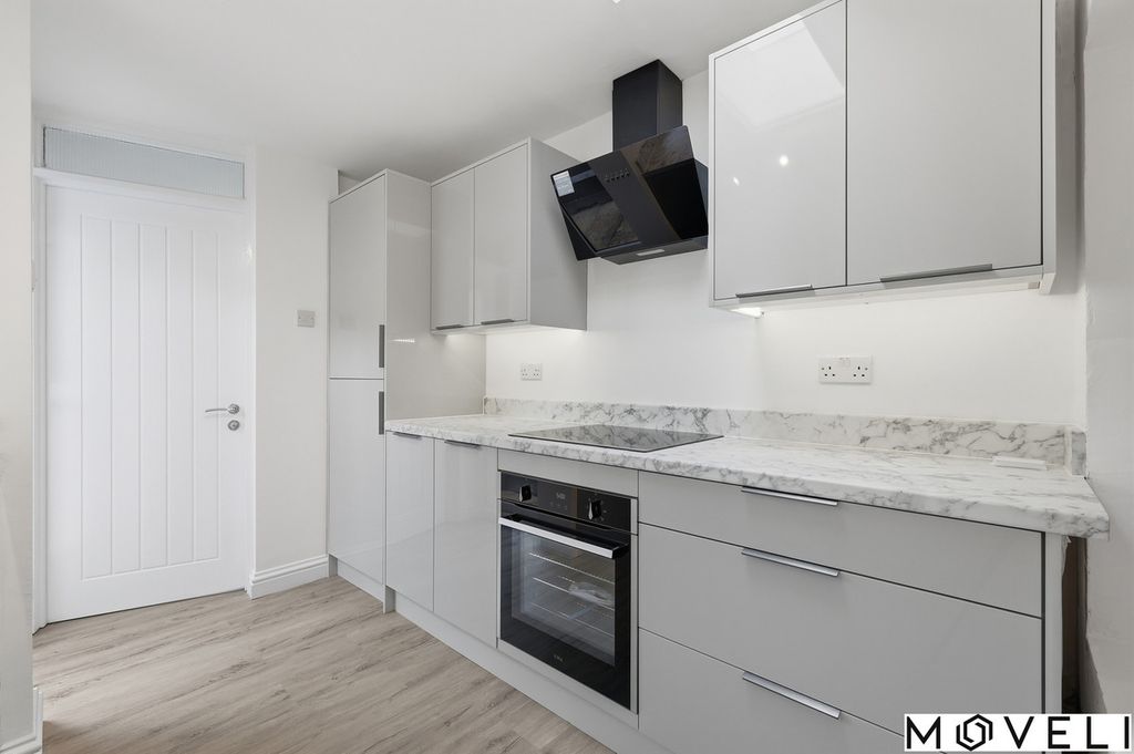 Property photo 2 of 34