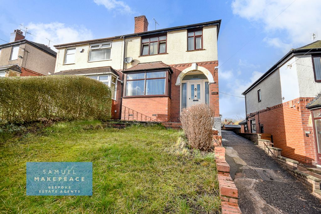 Property photo 1 of 24 Lovely Three Bedroom Semi Detached Property With Detached Garage
