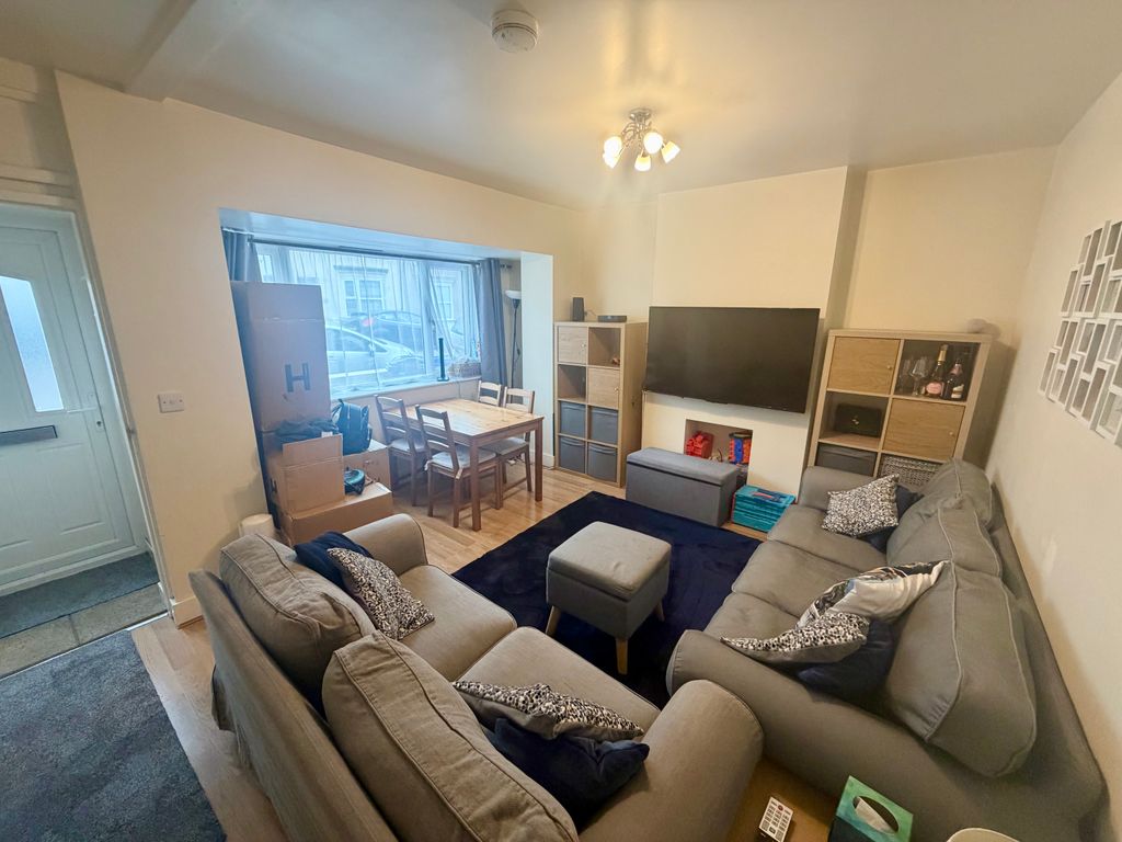 Property photo 2 of 8