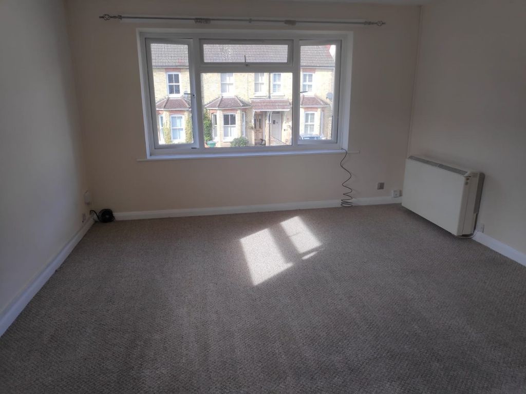 Property photo 3 of 6