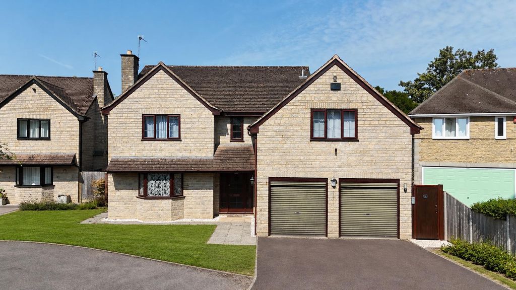 Property photo 1 of 32