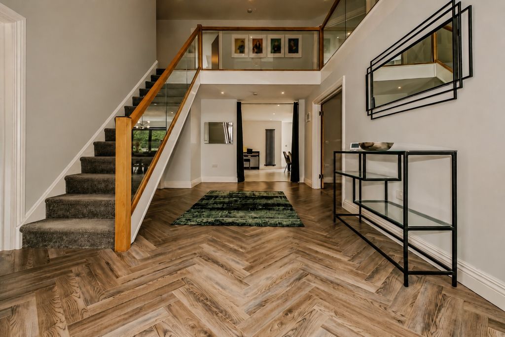 Property photo 2 of 28 Galleried Hall