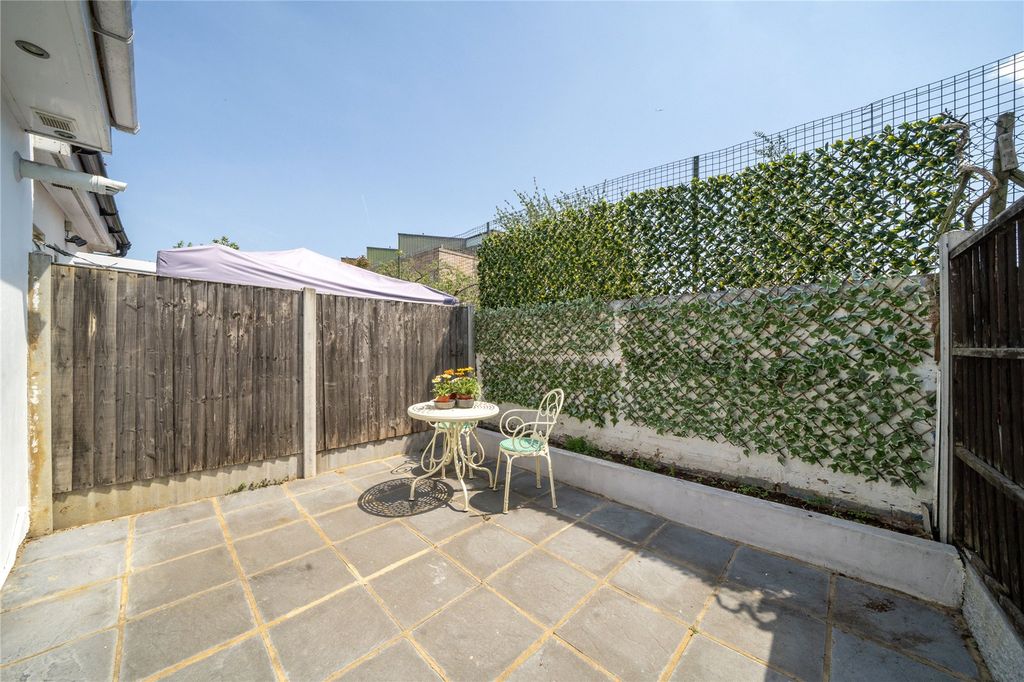 Property photo 3 of 8 Private Garden