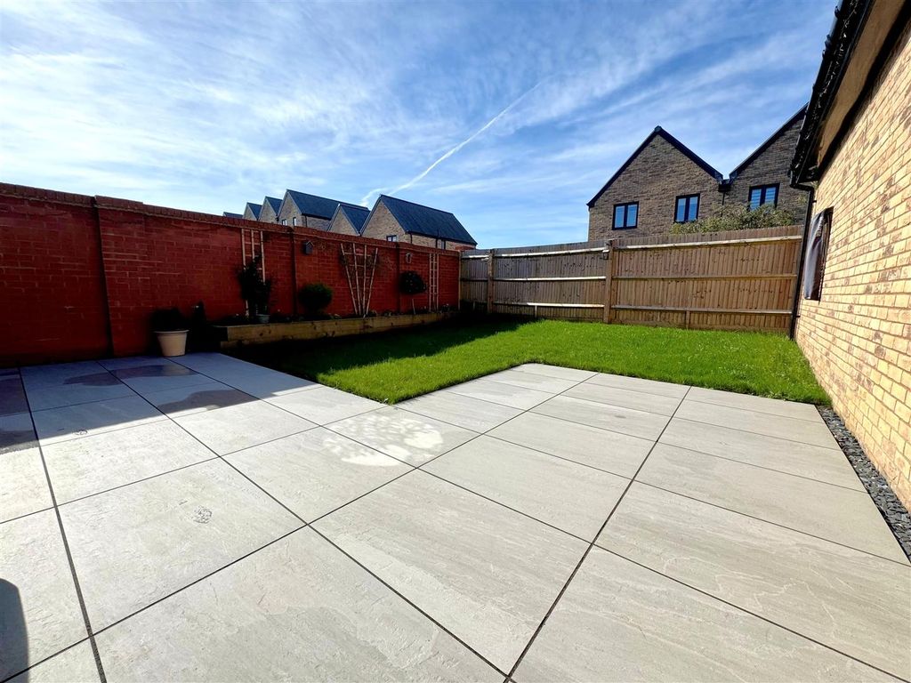 Property photo 2 of 16 Garden.Jpg