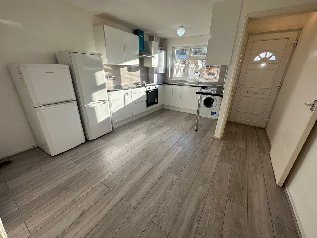 Property photo 1 of 14 Four-Bedroom Townhouse