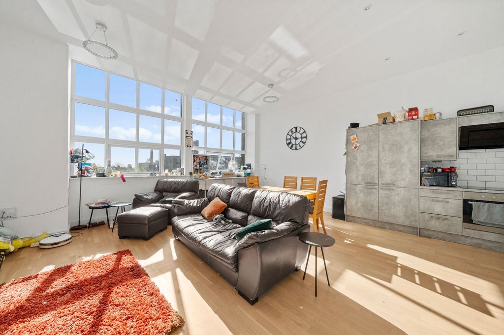 Property photo 2 of 24