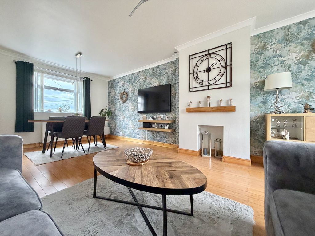 Property photo 2 of 30