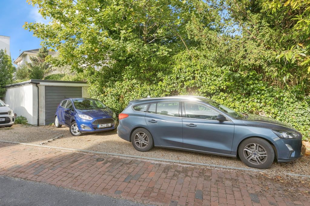 Property photo 3 of 15 Photo