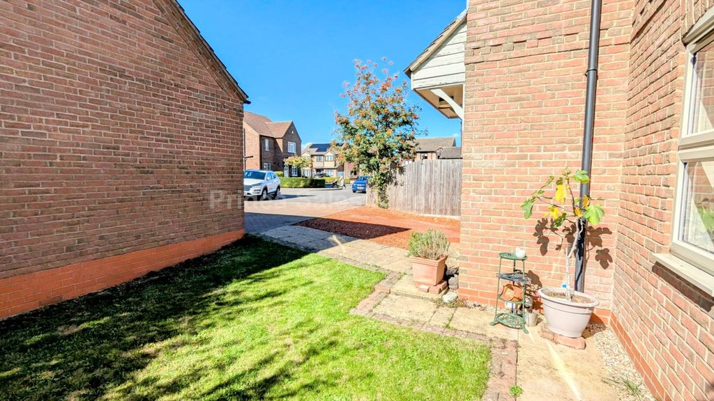 Property photo 2 of 32