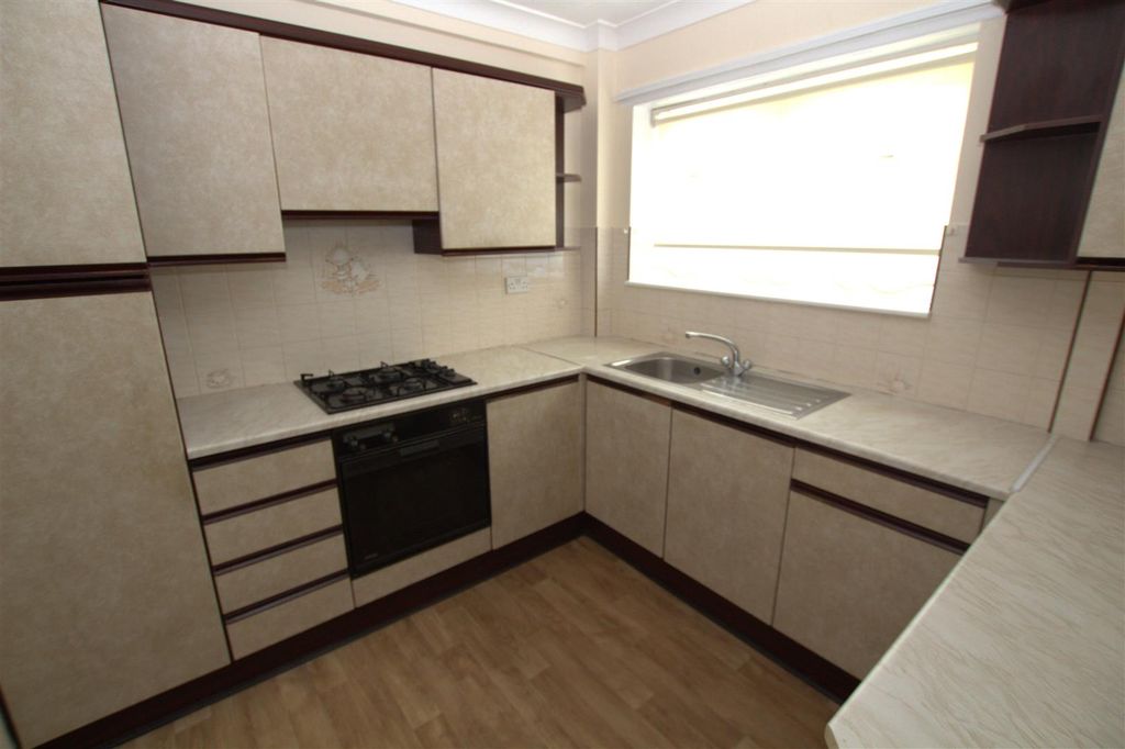 Property photo 3 of 9 Kitchen .Jpg