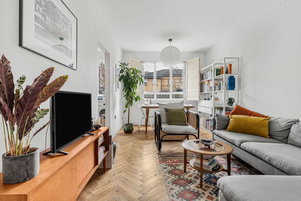 Property photo 2 of 17 Photo 3