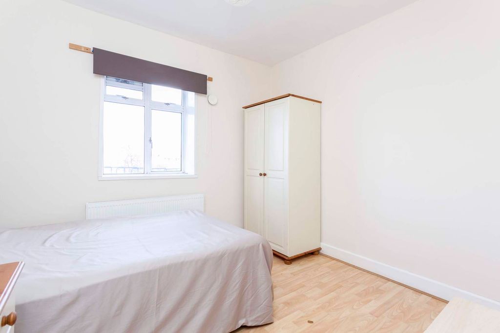 Property photo 3 of 11 Bedroom 1