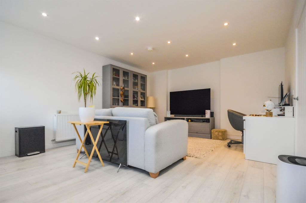 Additional image 3 of 1 bed flat for saleQueen Street, Desborough, Kettering NN14