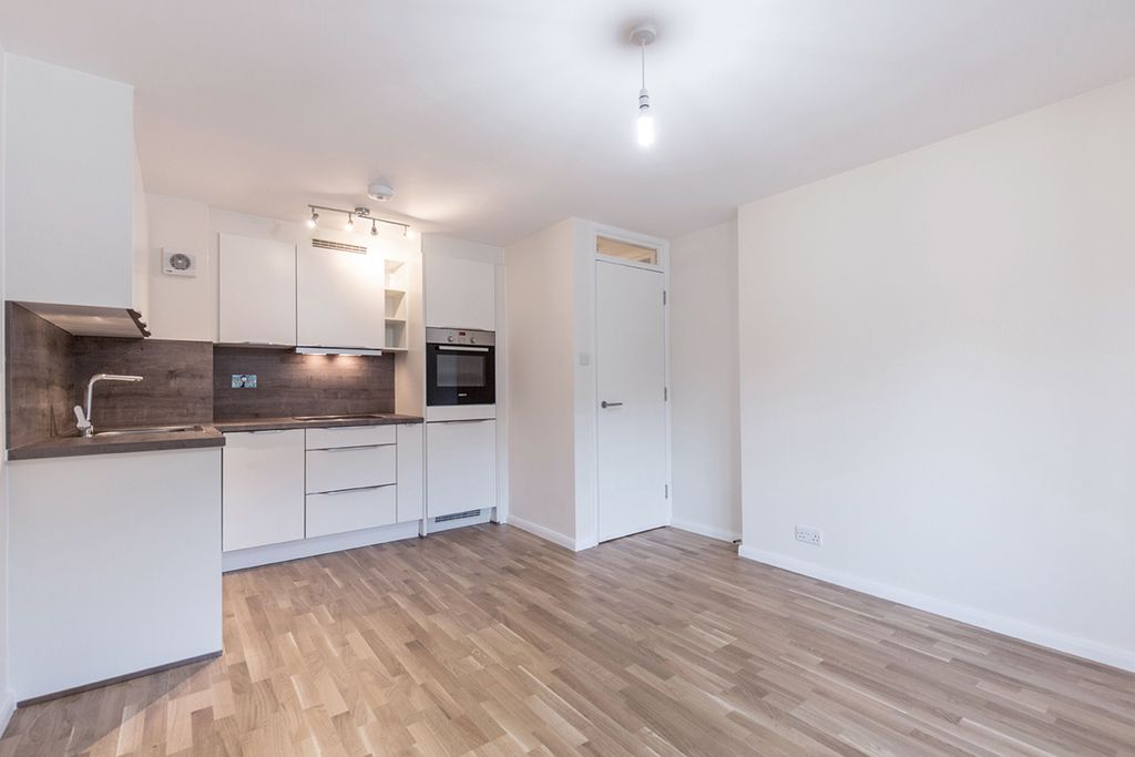 Property photo 3 of 10 Kitchen (Example)