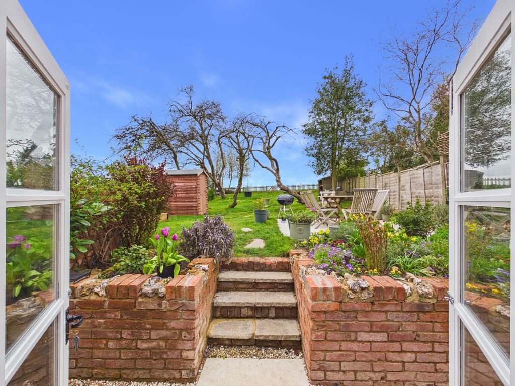 Property photo 3 of 17 Cam01354G0-Pr0695-Still007