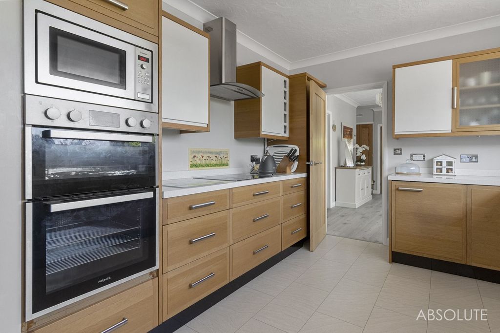 Property photo 2 of 52