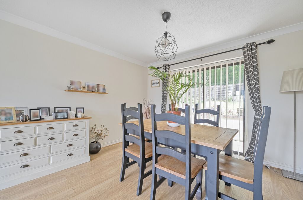 Property photo 3 of 22 1301904-9-683F2ce...