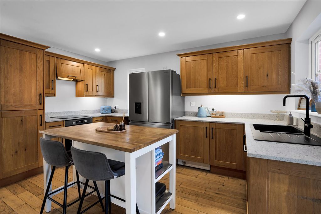 Property photo 2 of 16 Kitchen