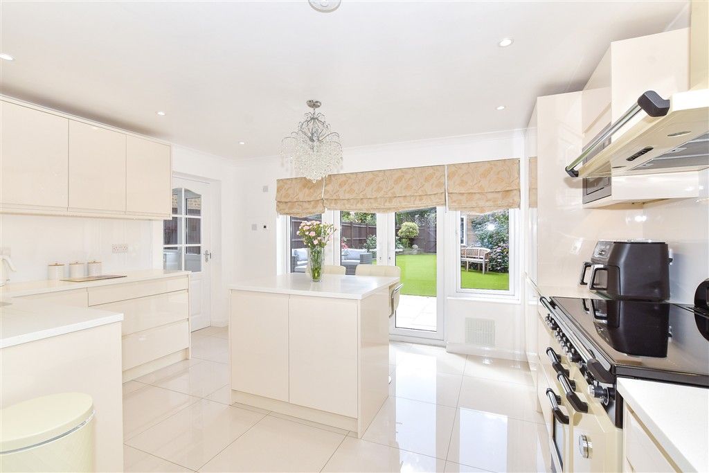 Property photo 3 of 14 Kitchen