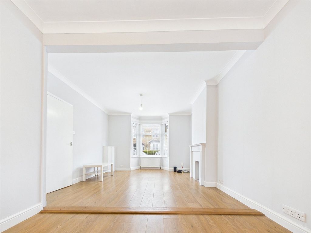 Property photo 3 of 12 Picture 3