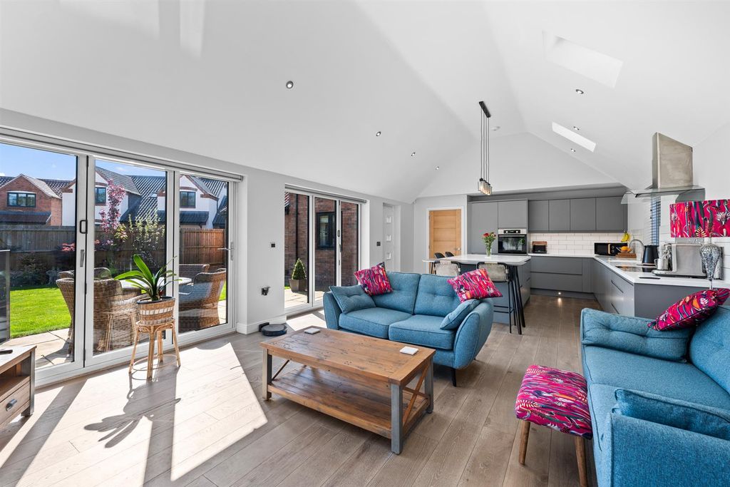 Property photo 3 of 38 3 Green Lane-16.Jpg