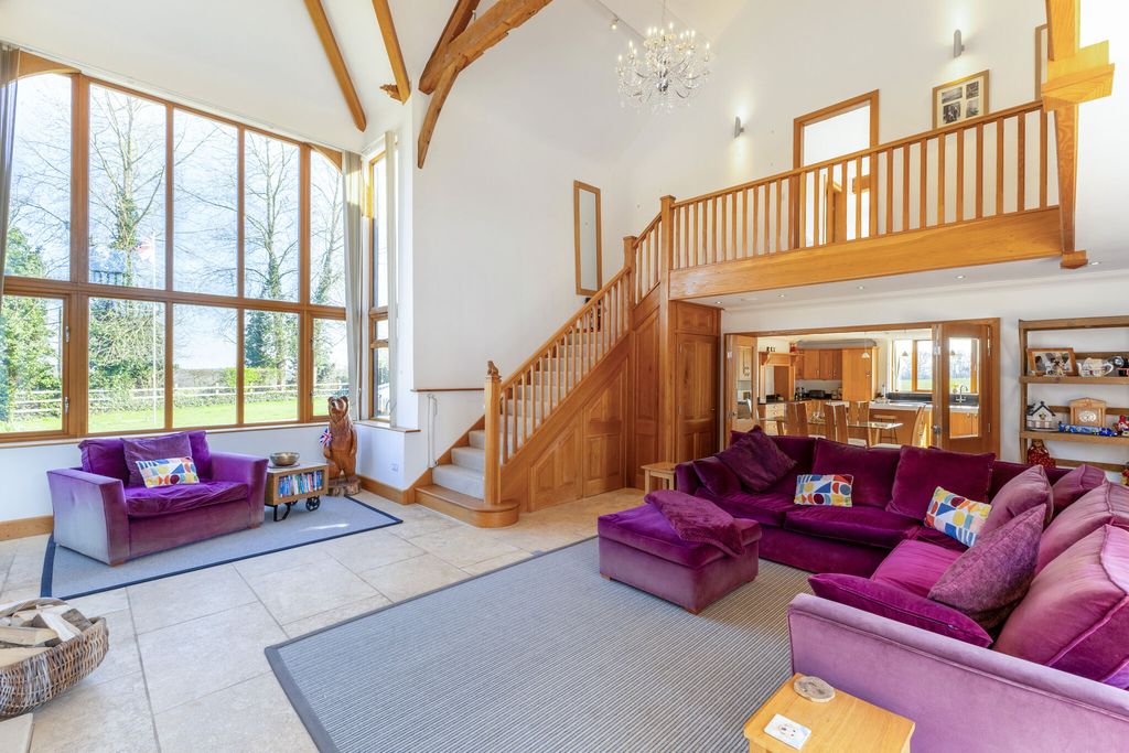 Property photo 3 of 33