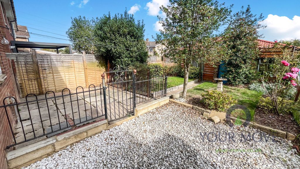 Property photo 3 of 12 Garden
