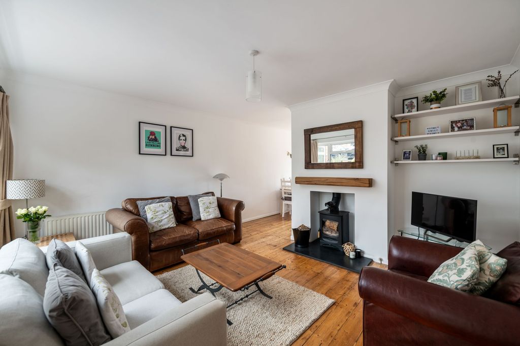 Property photo 3 of 28